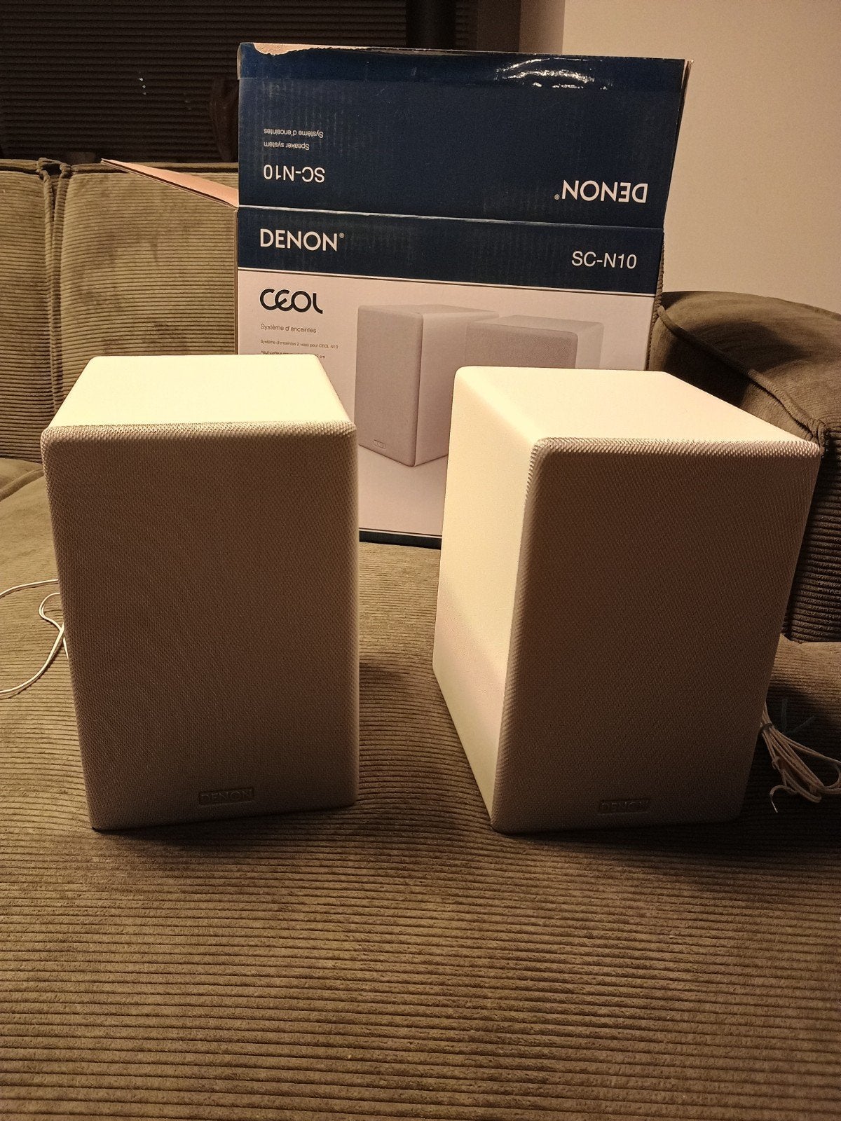 Denon CEOL N10 luidsprekers, Enlèvement ou Envoi, Câbles inclus, Comme neuf, Enceinte d'étagère