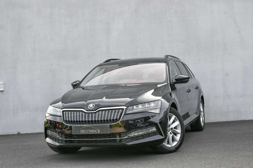 Skoda Superb Superb Combi PHEV 1.4 TSI *CAMERA*CC*CARPLAY*ME, Auto's, Gebruikt, 4 cilinders, Zwart, 5 deurs
