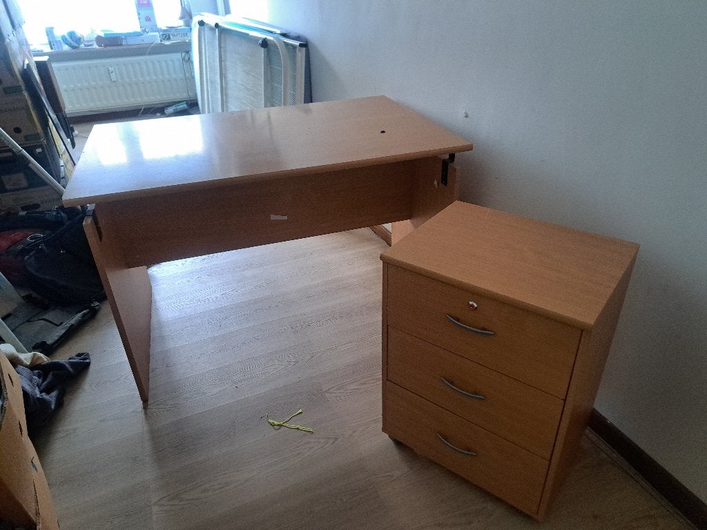 bureau et chaise, Maison & Meubles, Bureaux, Utilisé, Bureau d'écolier, Moderne, Bois, Brun, Démontable, Enlèvement