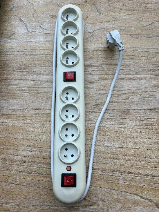 Stekkerdoos, Doe-het-zelf en Bouw, Elektriciteit en Kabels, Ophalen of Verzenden, Gebruikt, Stekker