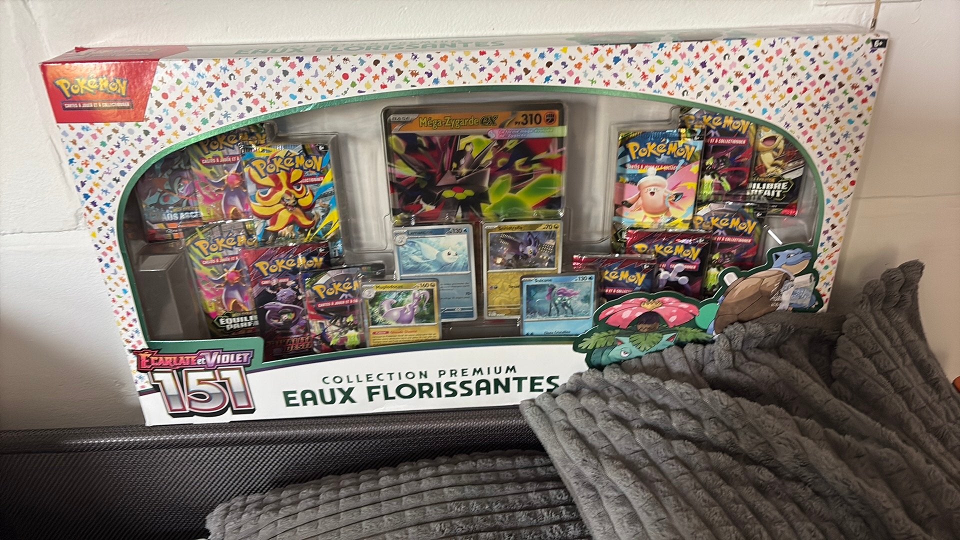 Pokémon 151 Flourishing Waters Premium-collectie, Ophalen, Zo goed als nieuw
