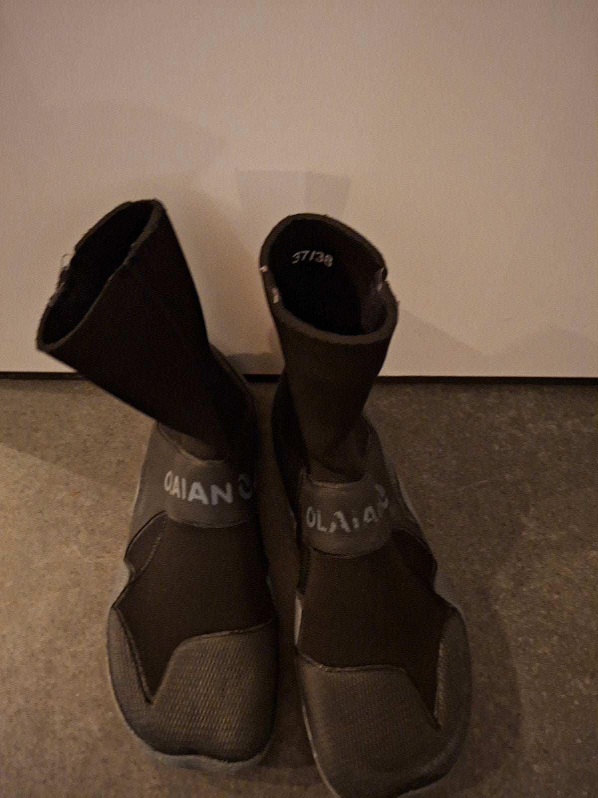 Surfschoenen, Ophalen