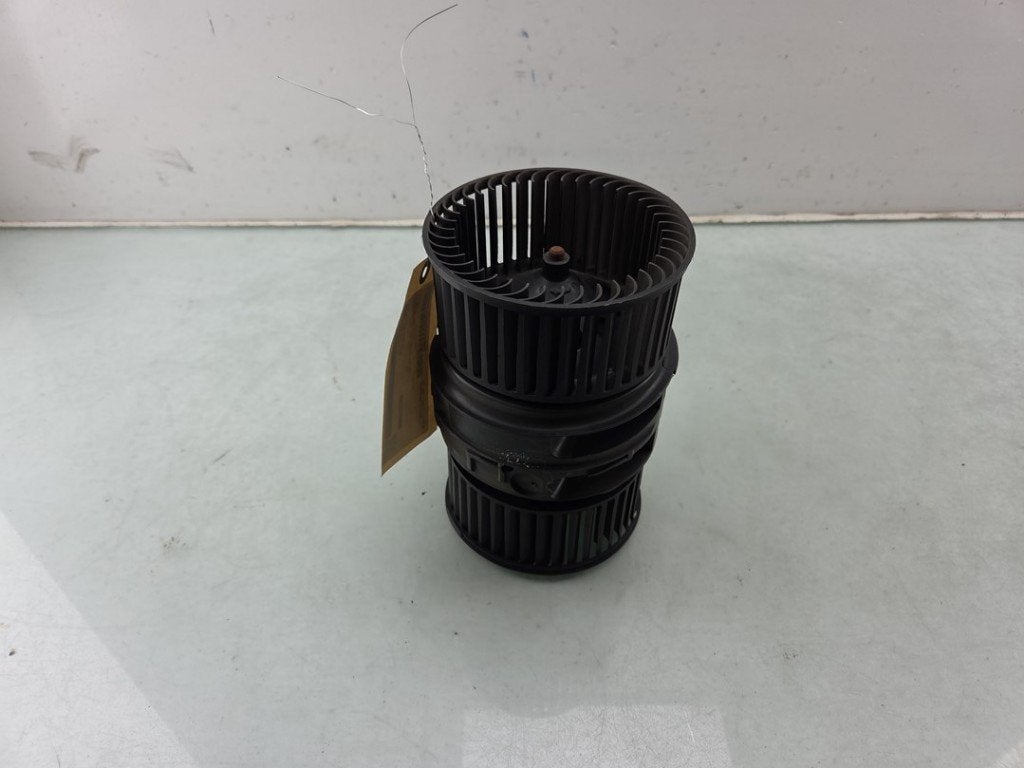 KACHEL VENTILATORMOTOR Opel Vivaro (01-2014/12-2019), Gebruikt, Opel, Peter-Huppertz-Straße 5
51063  Köln, DE, Dialog.deutschland@renault.de