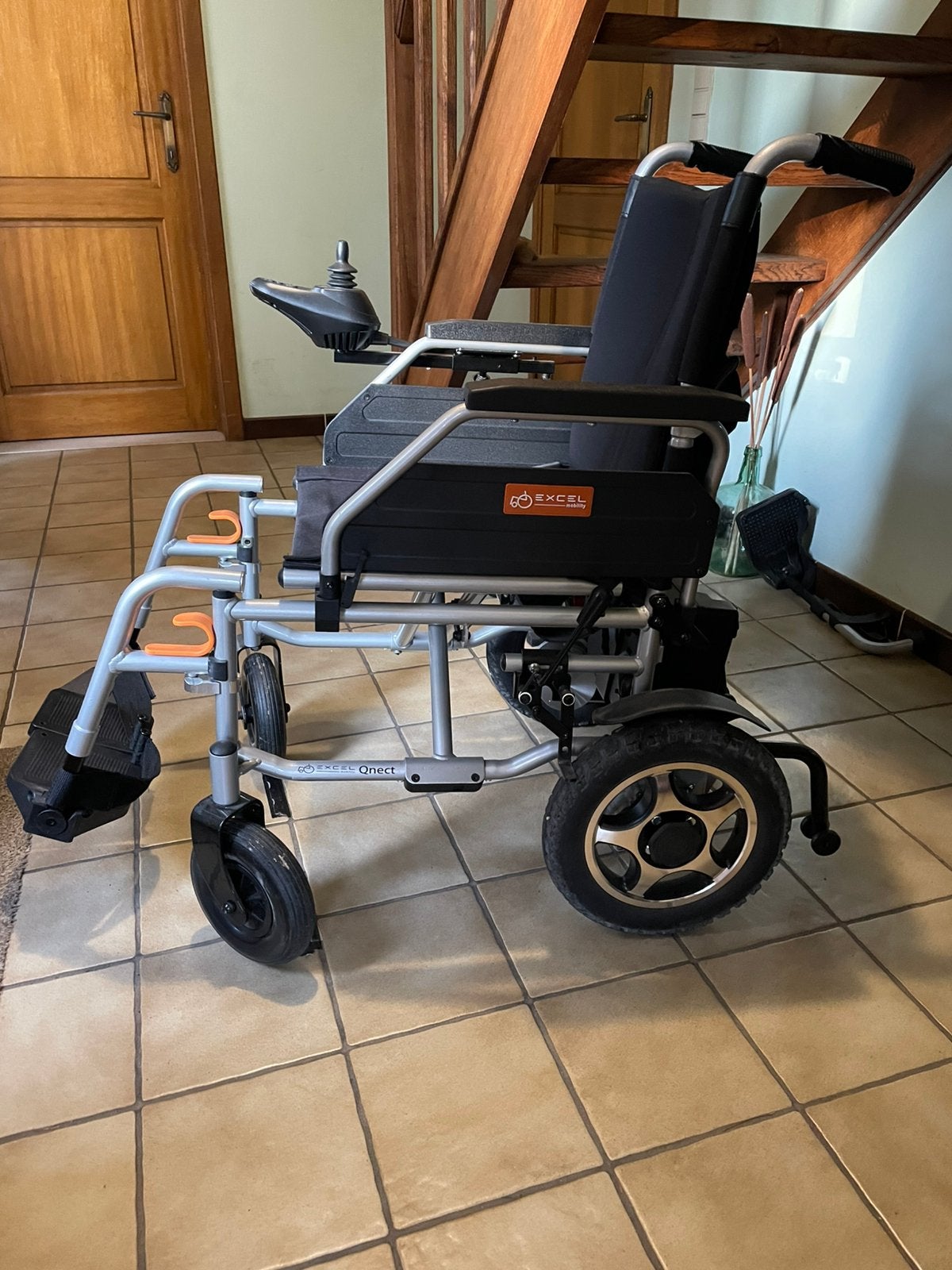 Opvoudbare elektrische rolstoel Excel Qnect ZB40, Diversen, Ophalen, Zo goed als nieuw, Elektrische rolstoel