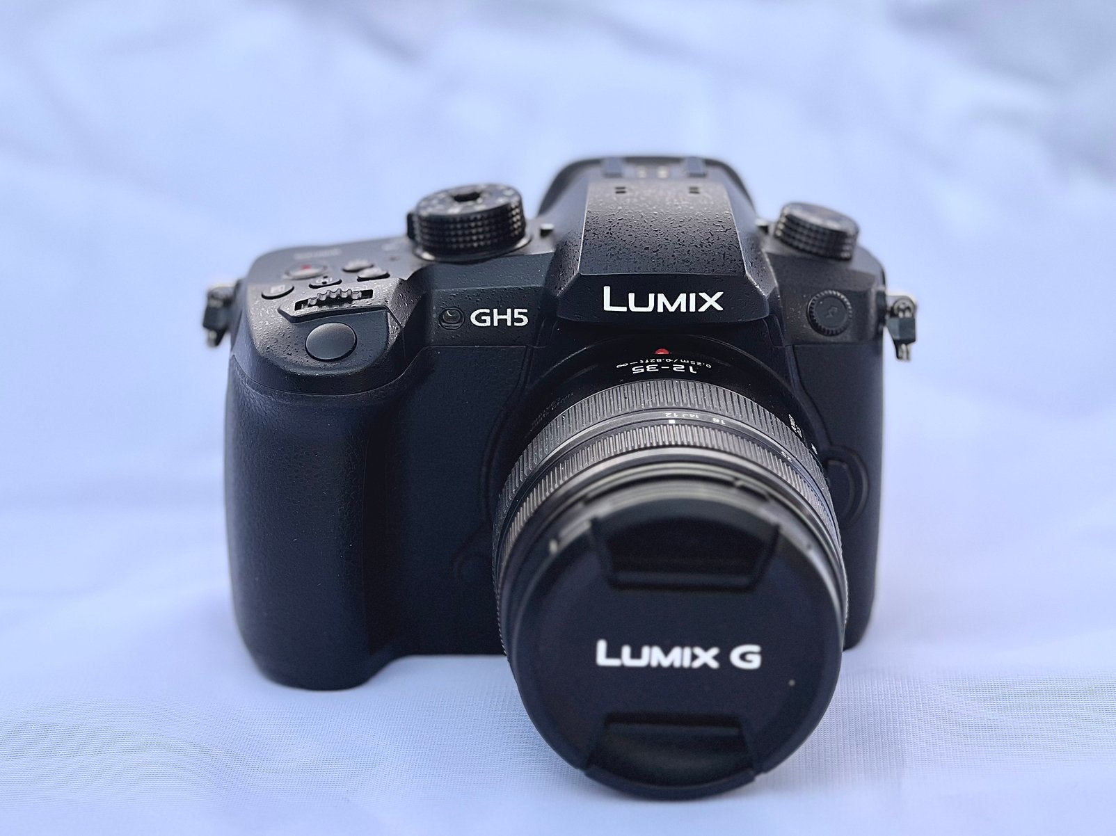 Panasonic Lumix GH5 + 12-35 mm f/2.8 II – pack complet, Ophalen, Panasonic, Lensdop, Zo goed als nieuw