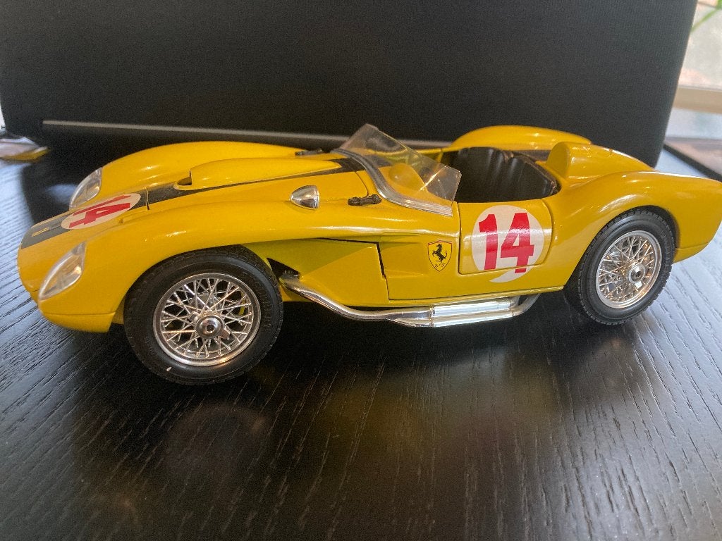 ferrari schaalmodel 1:18, Ophalen of Verzenden, Zo goed als nieuw, Auto, Burago