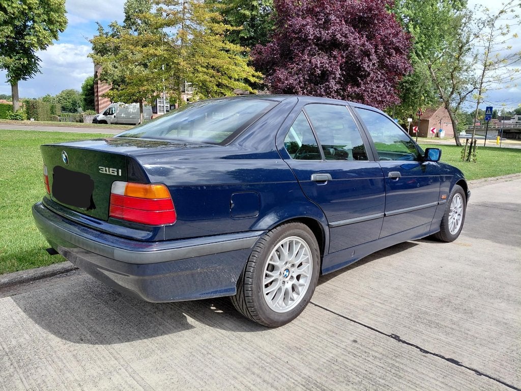 BMW E36 316i 1995 oldtimer, foto 3