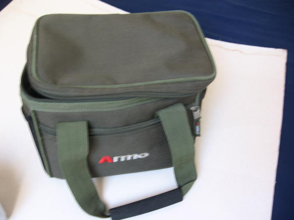 Sac rectangulaire "Armo" kaki pour la pêche., Enlèvement ou Envoi, Comme neuf, Coffre ou Sac