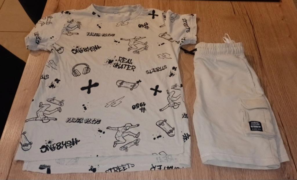 Ensemble t-shirt et short taille 10 ans garcon skate, Enfants & Bébés, Enlèvement, Ensemble
