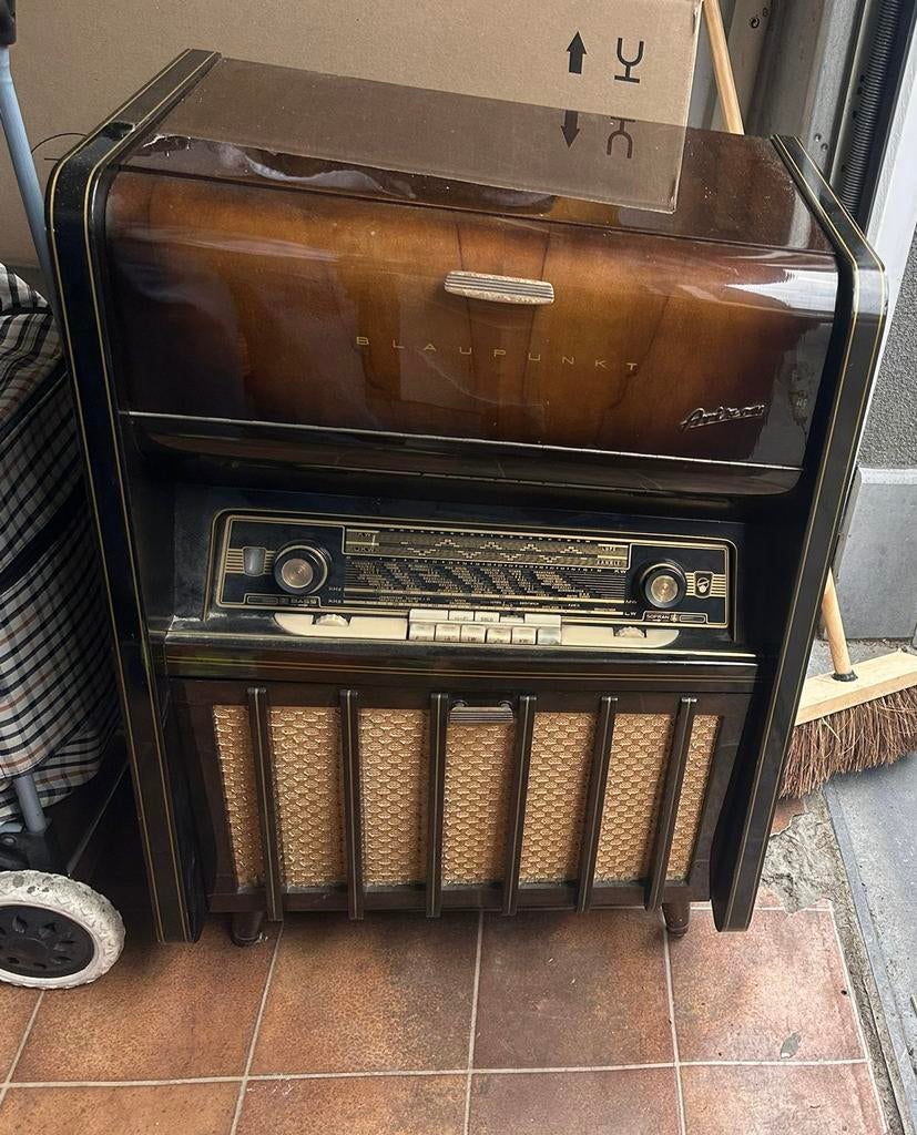 Vintage Blaupunkt radiomeubel / platenspelerkast, Antiek en Kunst, Ophalen