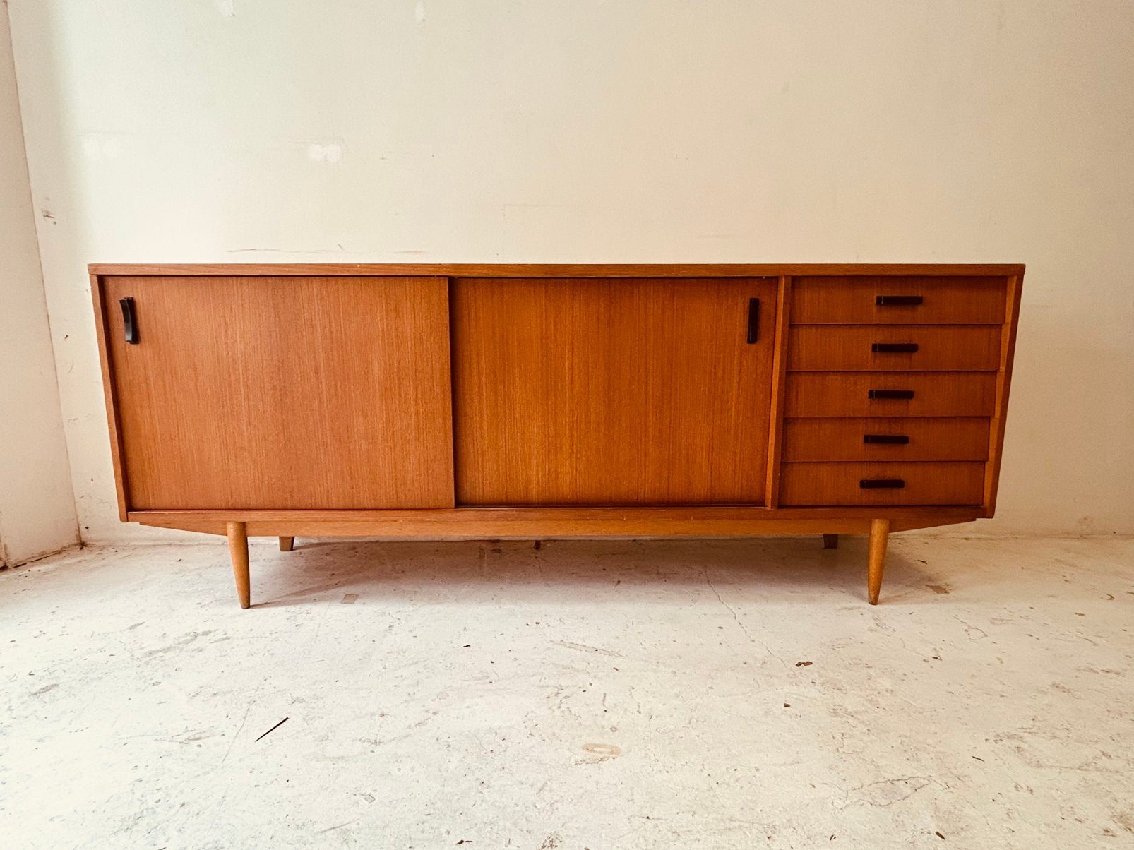 Vintage retro dressoir, Huis en Inrichting, Kasten | Dressoirs, Ophalen, Zo goed als nieuw