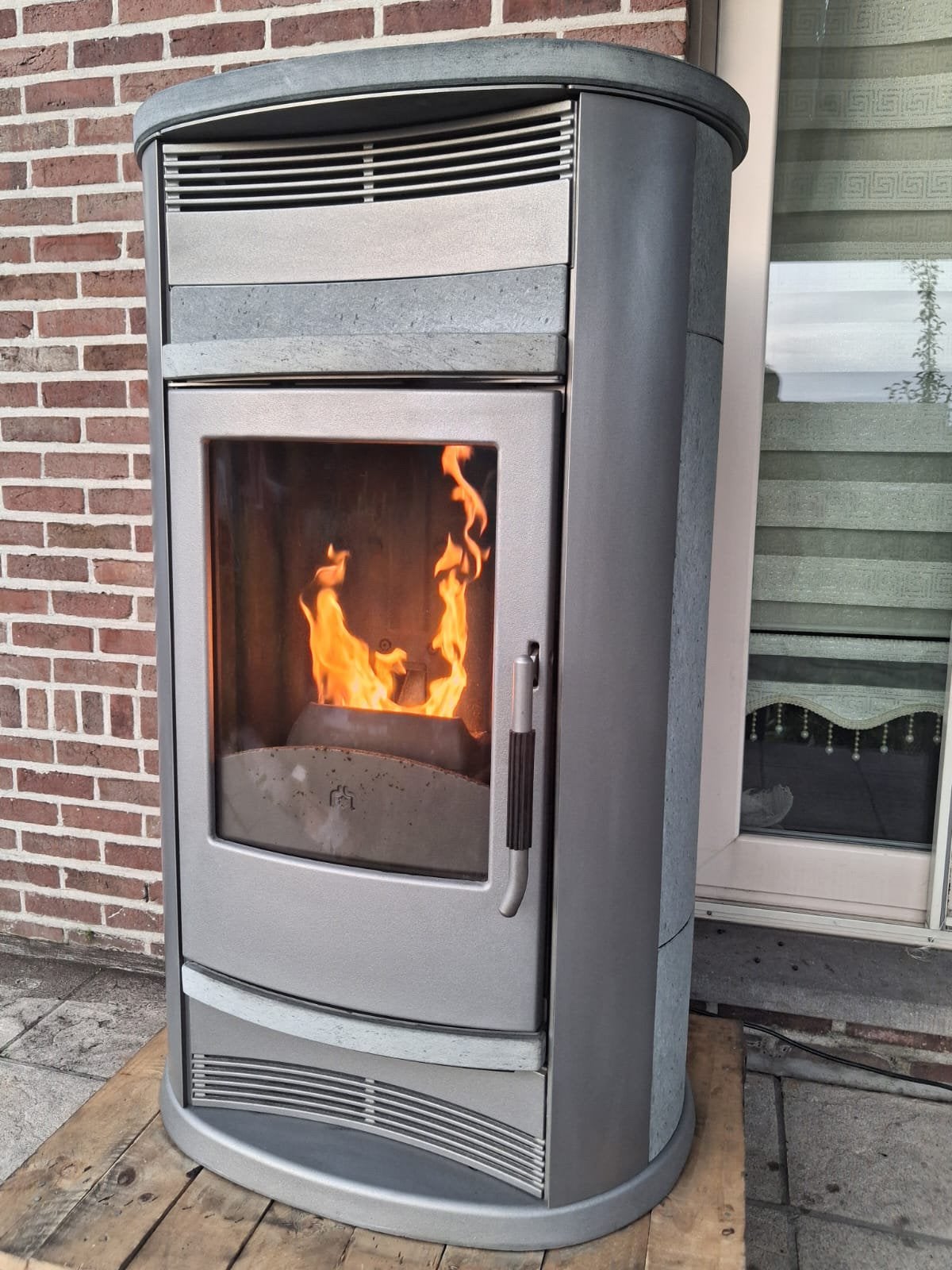 Poêle à granulés Edilkamin Polaris 12kw avec conduits, Maison & Meubles, Poêles, Comme neuf, Autoportant, Poêle à granulés, Autres carburants