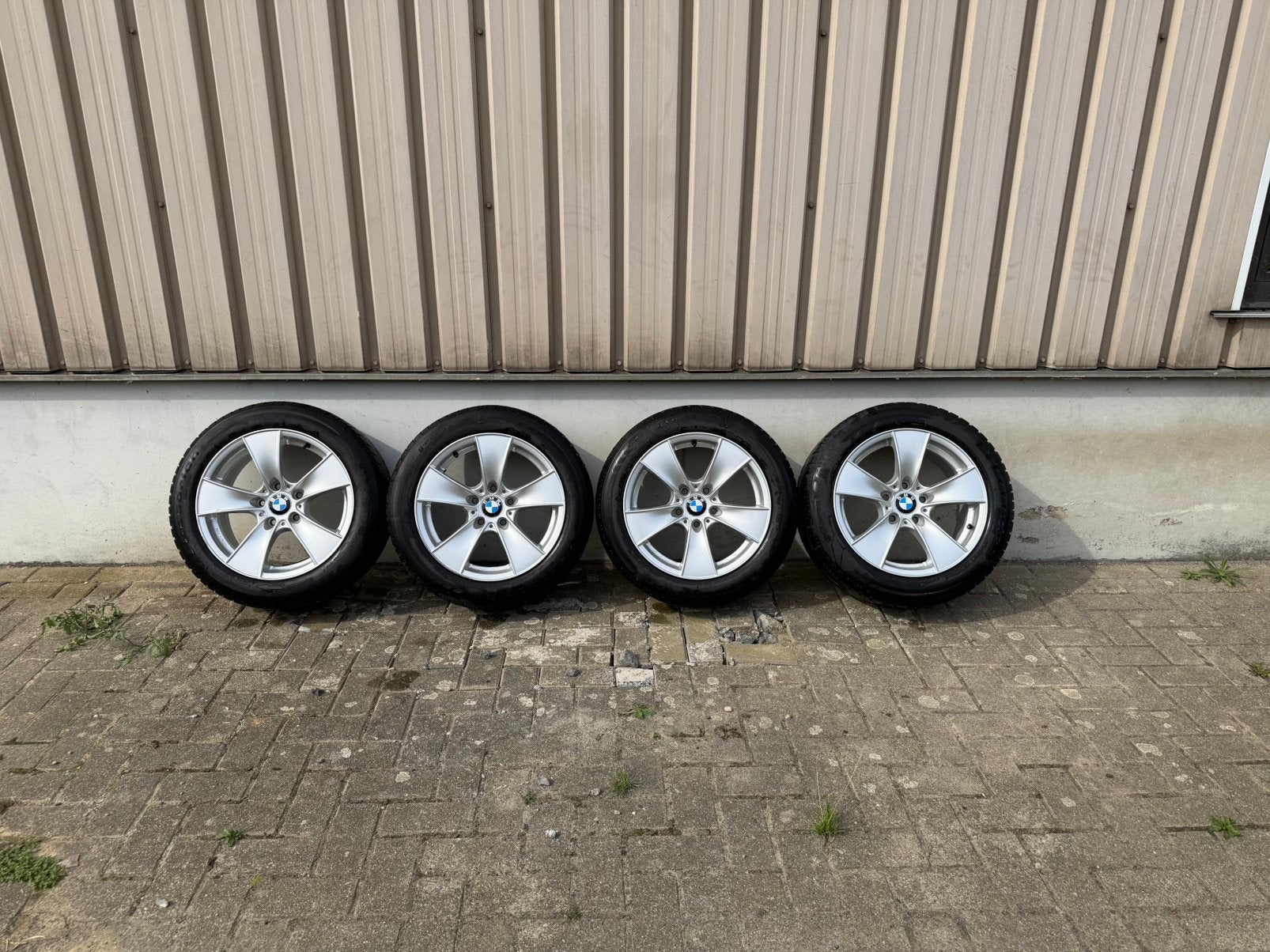 Originele 17 inch BMW velgen met winterbanden, Auto-onderdelen, Ophalen, Gebruikt, Banden en Velgen, 17 inch