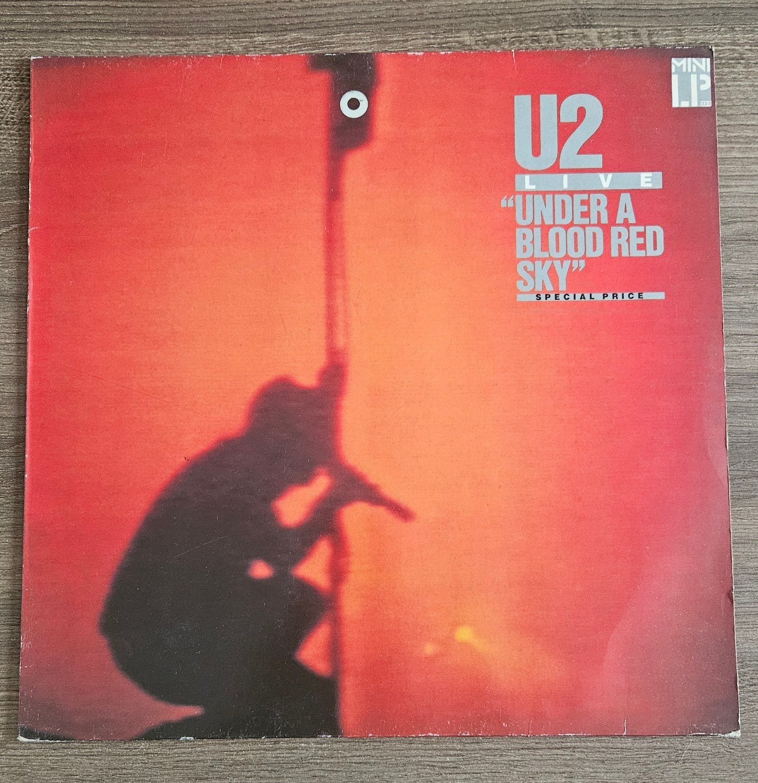 U2 live - underground a blood red sky, Ophalen