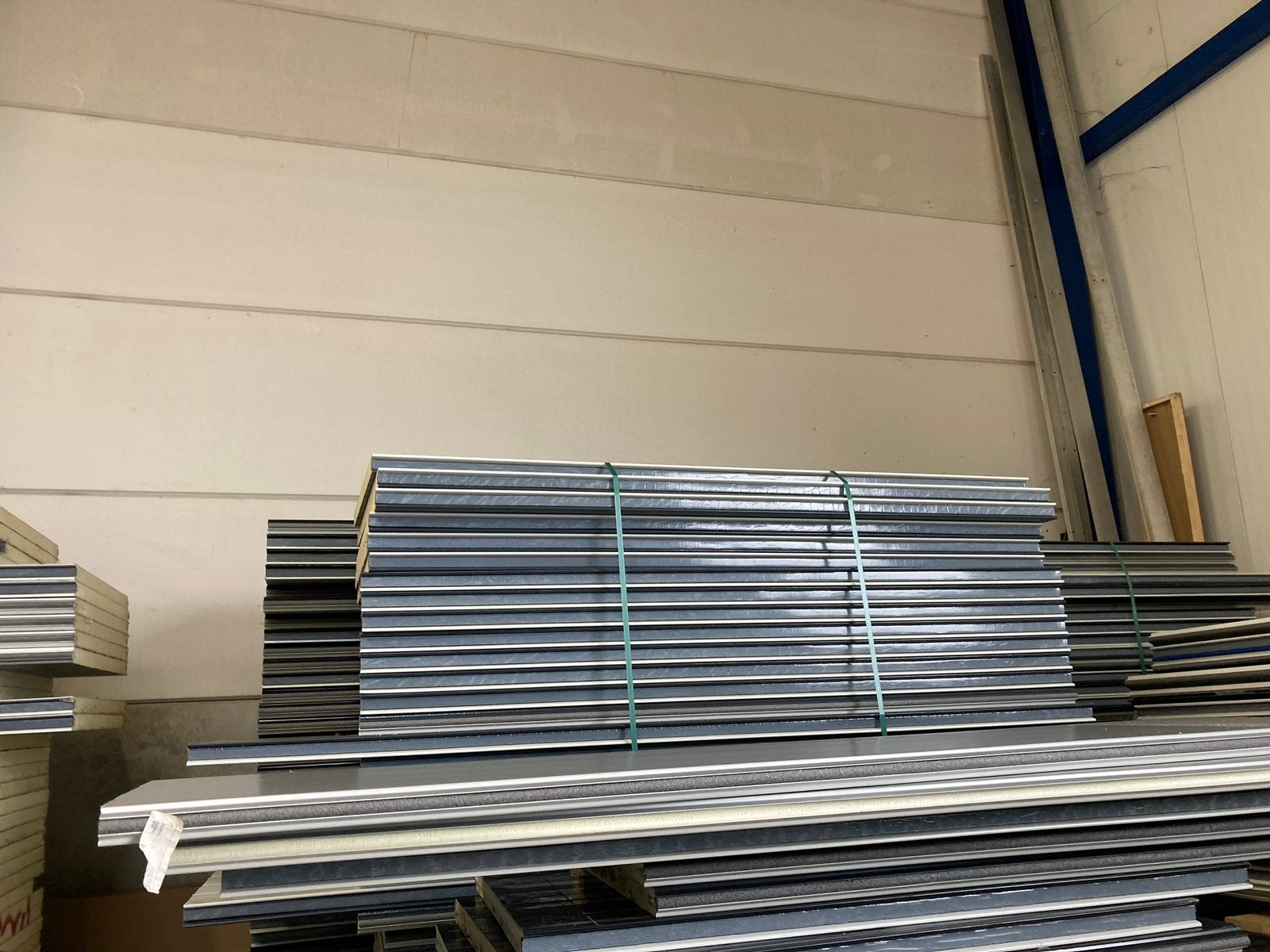 Kleine restpartijen z.g.a.n. sandwichpanelen aan €5/m2, Enlèvement ou Envoi, Comme neuf, Info@pelser-bv.be, Autres matériaux