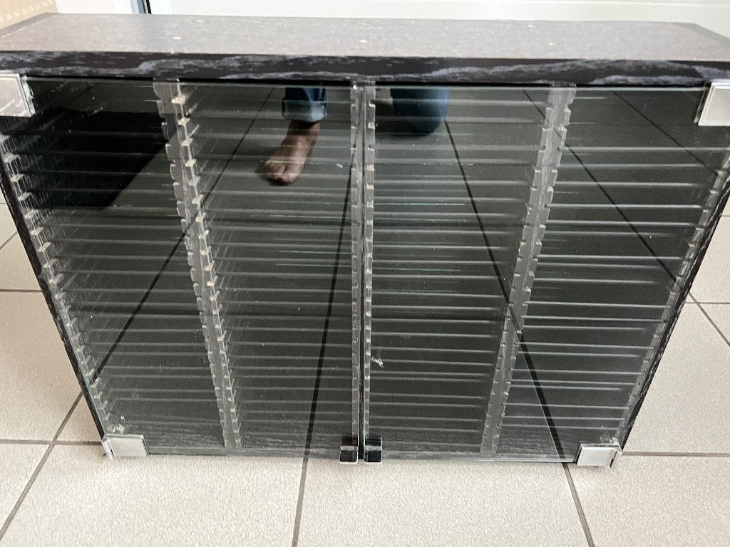 Cd kast met glazen deuren, Ophalen