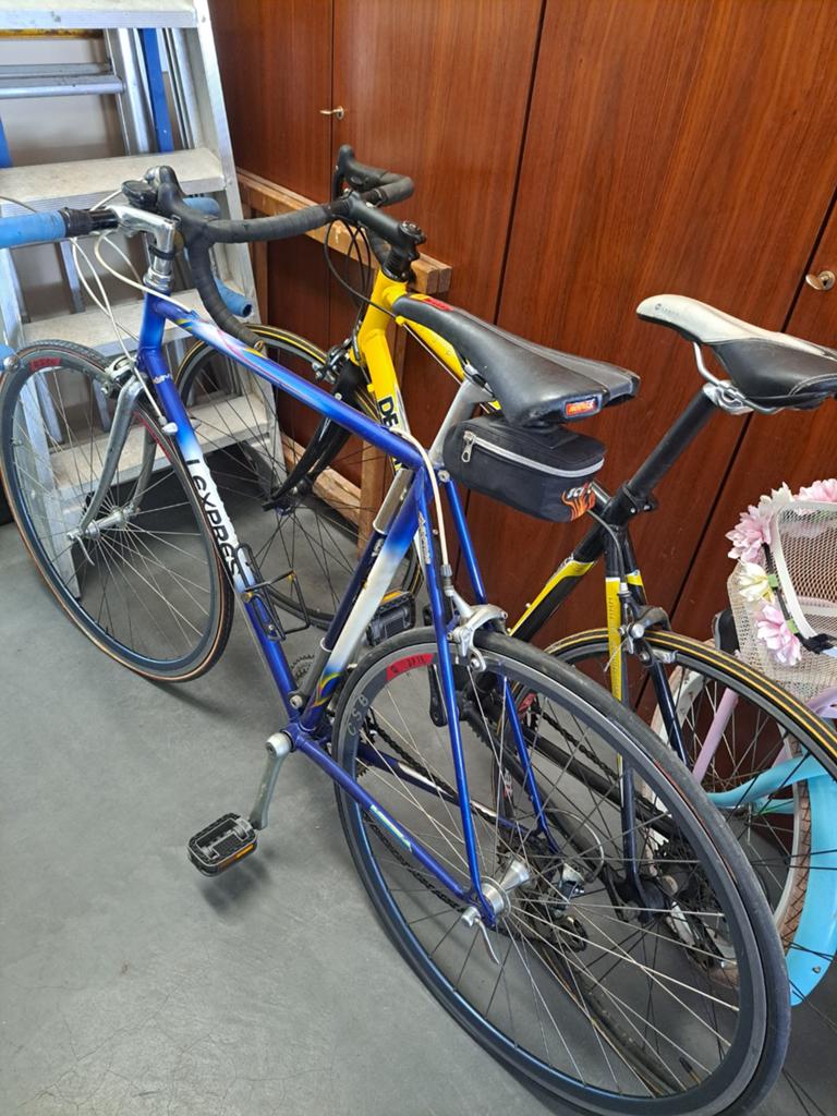 2 koersfietsen, Ophalen