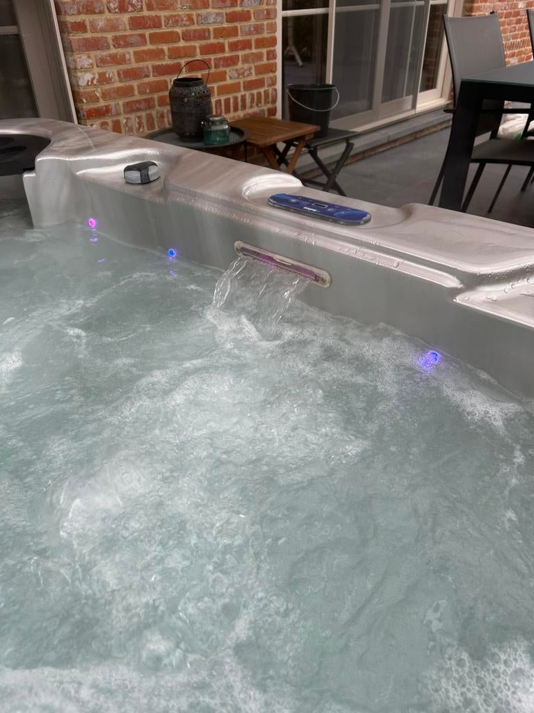 Jacuzzi spa 5 personen ( balboa), Tuin en Terras, Bubbelbaden en Hottubs, Ophalen, Gebruikt, Trap, Vast