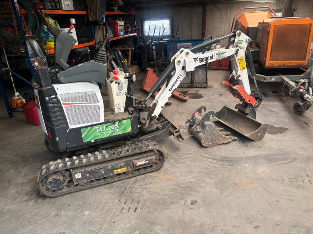 Bobcat e10z met duimklem, Ophalen, Graafmachine