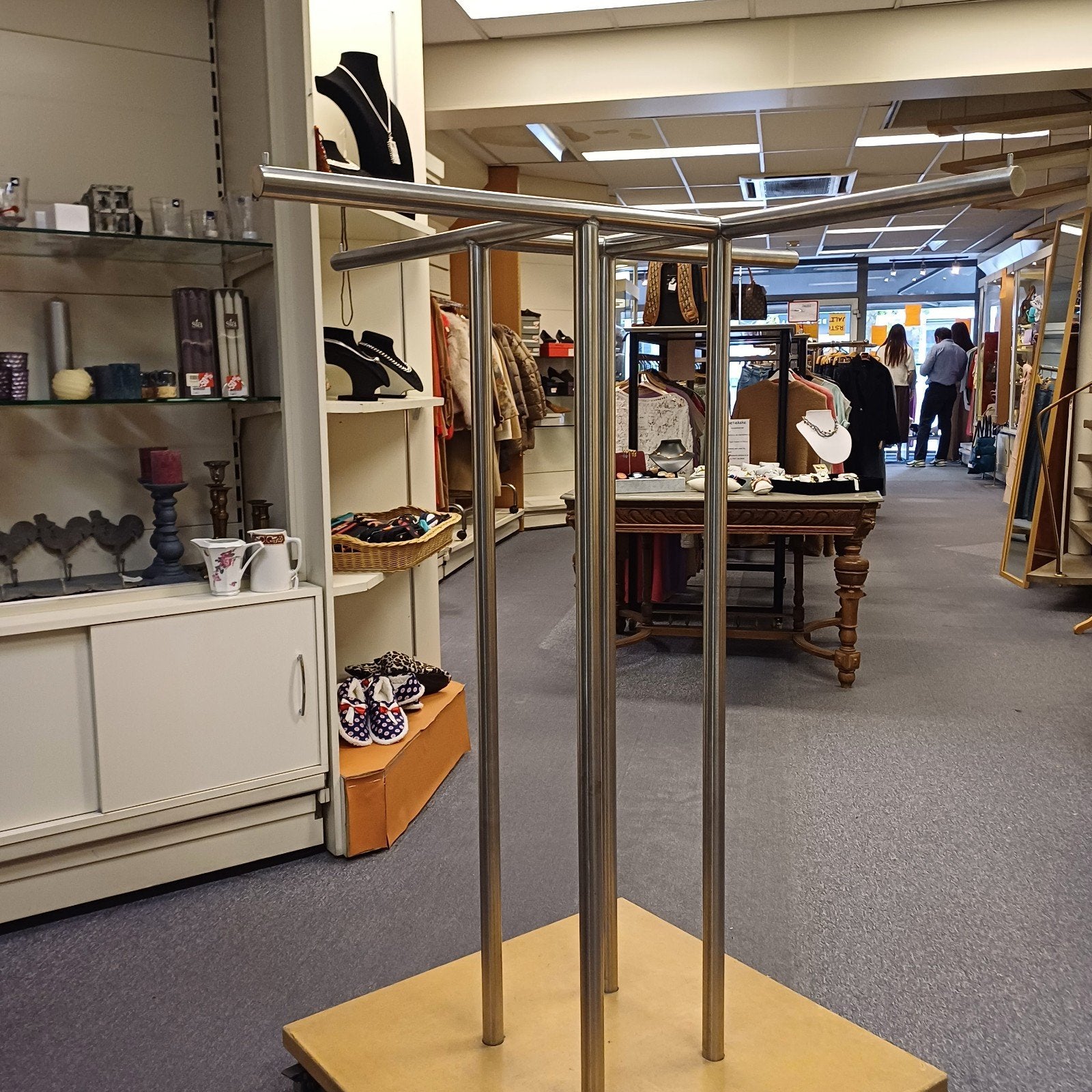 porte-vêtements 4 bras en acier inoxydable, Enlèvement, Avec roues, Comme neuf