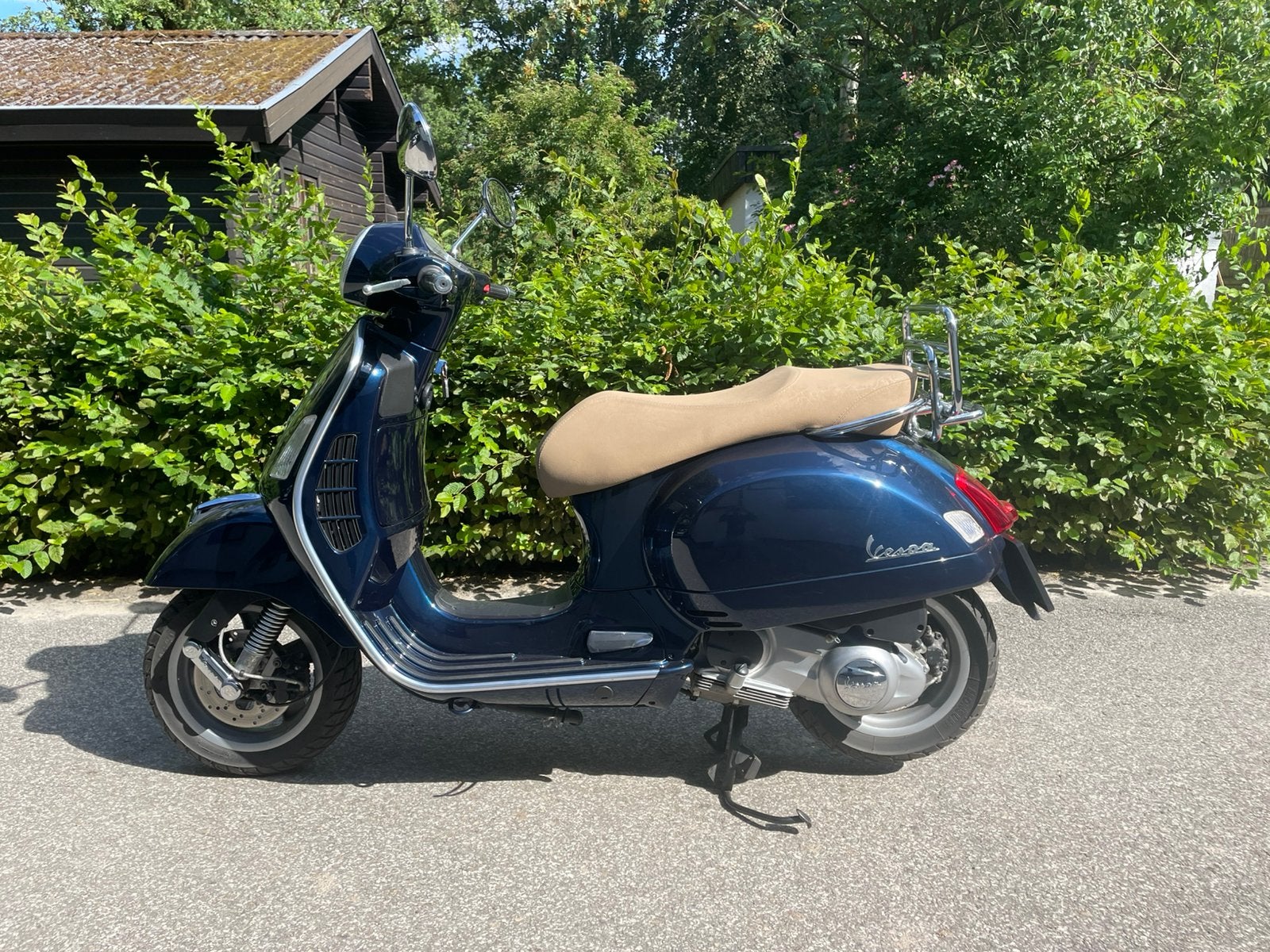 Vespa 125 GTS, Fietsen en Brommers, Scooters | Vespa, Ophalen, 125 cc, Zo goed als nieuw, Benzine