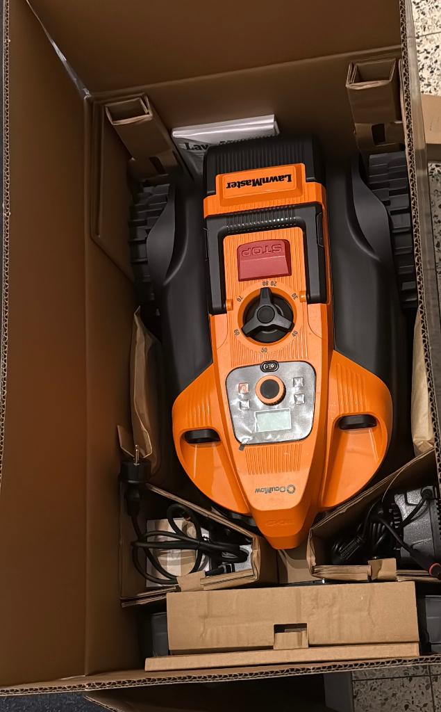 À vendre neuf robot tondeuse lawnsmater amd18 plus 550€, Enlèvement, Comme neuf, Moins de 20 cm, Lawnmaster