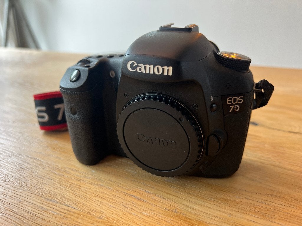Canon EOS 7D + grip BG-E7, TV, Hi-fi & Vidéo, Appareils photo numériques, Sans zoom optique, 18 mégapixels, Enlèvement ou Envoi