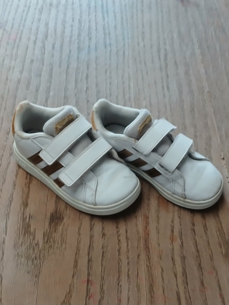 Adidas Grand Court Sneakers Maat 26 / UK 8.5K - Wit/Goud, Adidas, Garçon ou Fille, Enlèvement ou Envoi, Utilisé