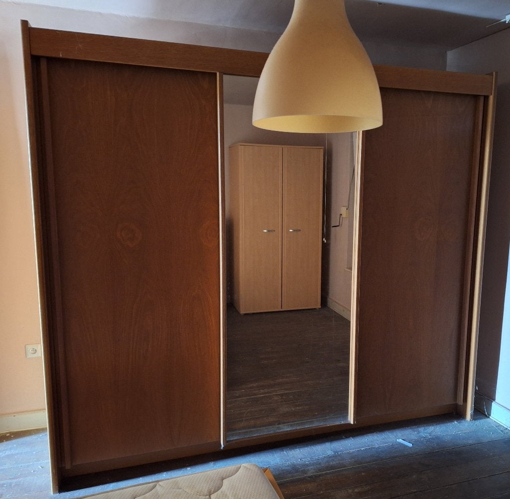 Ruime kleerkast met 3 schuifdeuren en spiegel, Ophalen, Met deur(en), Gebruikt, 200 cm of meer