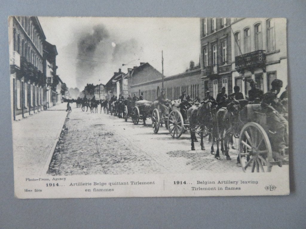 WO1 postkaart Belgische artillerie verlaat Tienen Tirlemont, Collections, Enlèvement ou Envoi, Armée de terre, Photo ou Poster