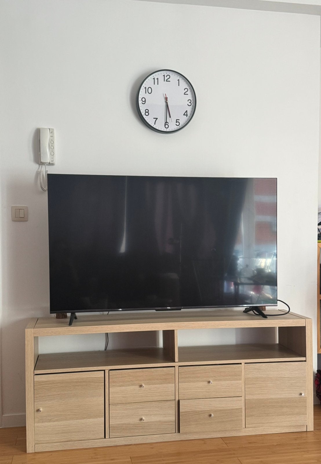 Tv + table ikea comme neuf ( un an d utilisation), Maison & Meubles, Enlèvement, Comme neuf