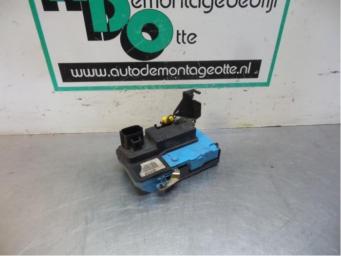 Serrure portière mécanique 4portes avant droite d'un Volvo, -, 3 mois de garantie, -, -