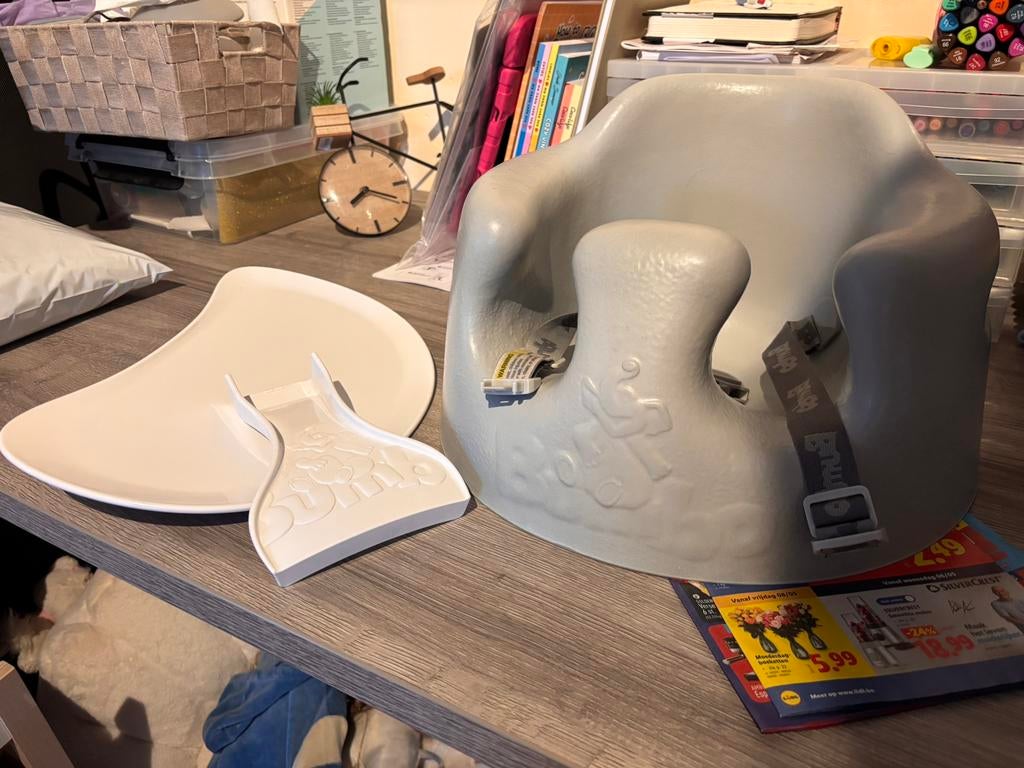 Bumboo seat met tafeltje, Kinderen en Baby's, Ophalen, Zo goed als nieuw, Gordel(s)