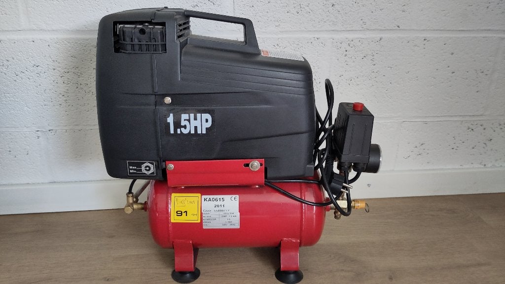 Compresseur de loisir compact 1,5 CV 6L 8 bars — Nouveau, Neuf, Moins de 25 litres, Moins de 200 litres/min, Enlèvement