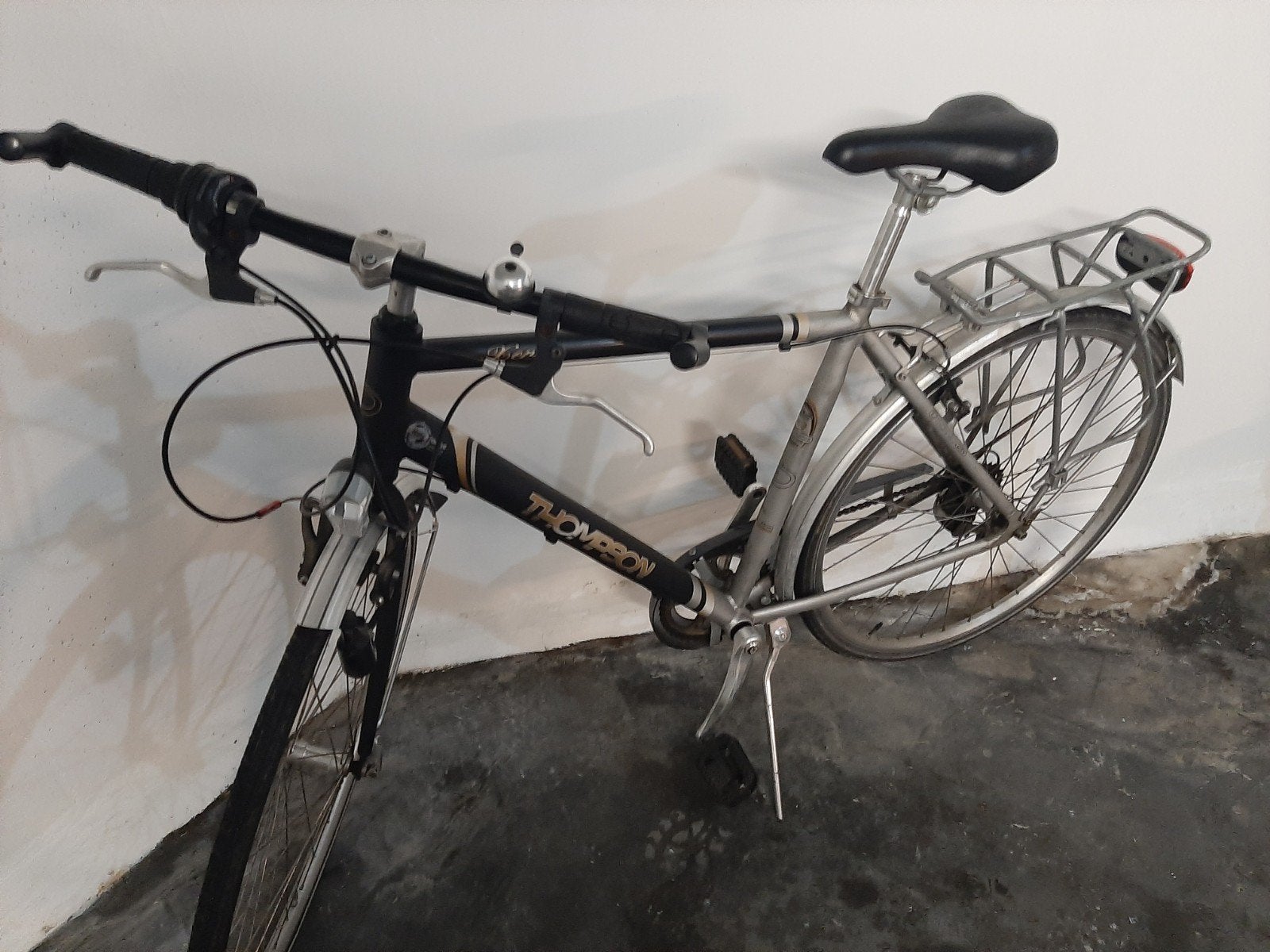 Herenfiets Thompson, Enlèvement