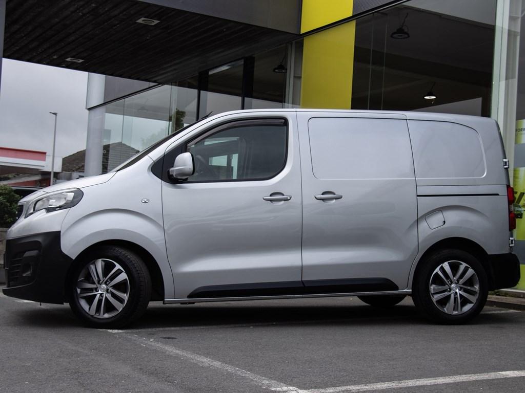 Peugeot Expert 2.0 Blue HDi 180pk|CAMERA|NAVIGATIE|AUTOMAAT, Automaat, Monovolume, https://public.car-pass.be/vhr/661bfa13-4df0-4d1a-bf0e-009ad4afcaed