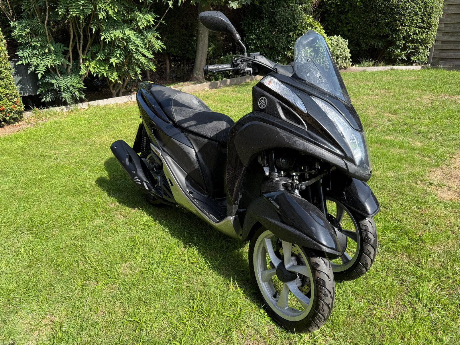 Yamaha Tricity, Enlèvement, Essence