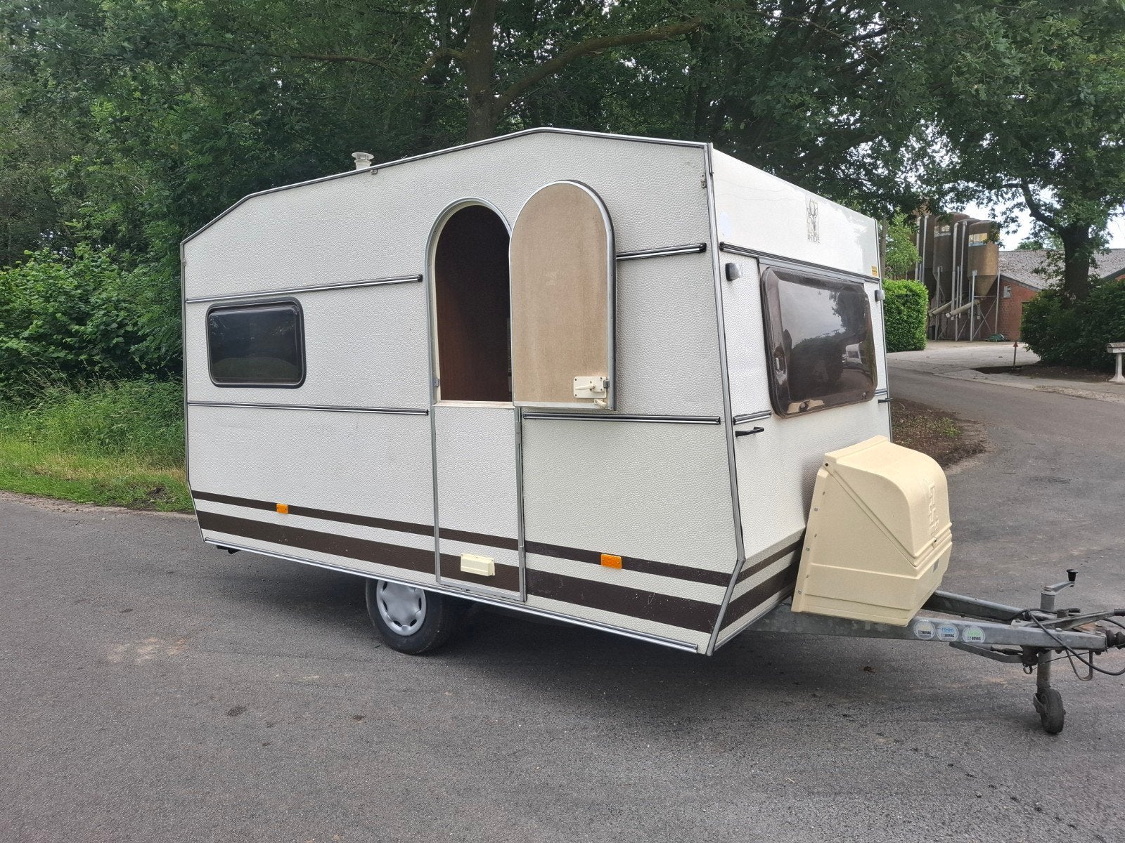 Mooie caravan mtm 750kg, Kip, Treinzit, Particulier, Openslaande ramen