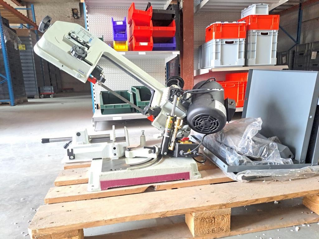 Nieuwe metaalband zaagmachine aan 612 euro excl btw, Doe-het-zelf en Bouw, Gereedschap | Zaagmachines, Ophalen