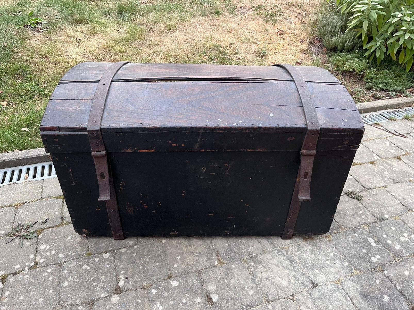 Kist van massief hout, Ophalen, Zo goed als nieuw, Metaal