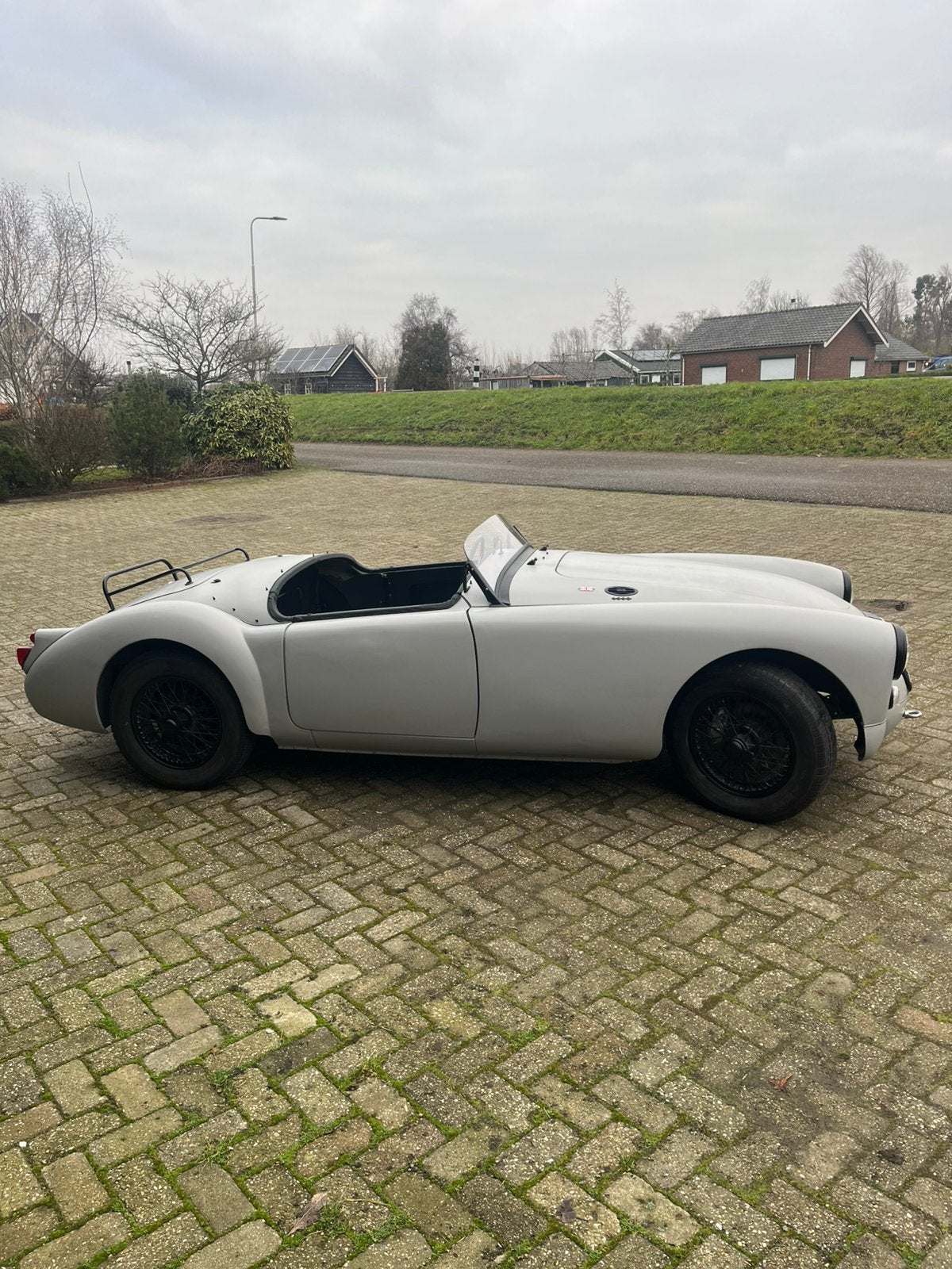Projet MGA 1600, Autos, Achat, Particulier, Gris, Noir