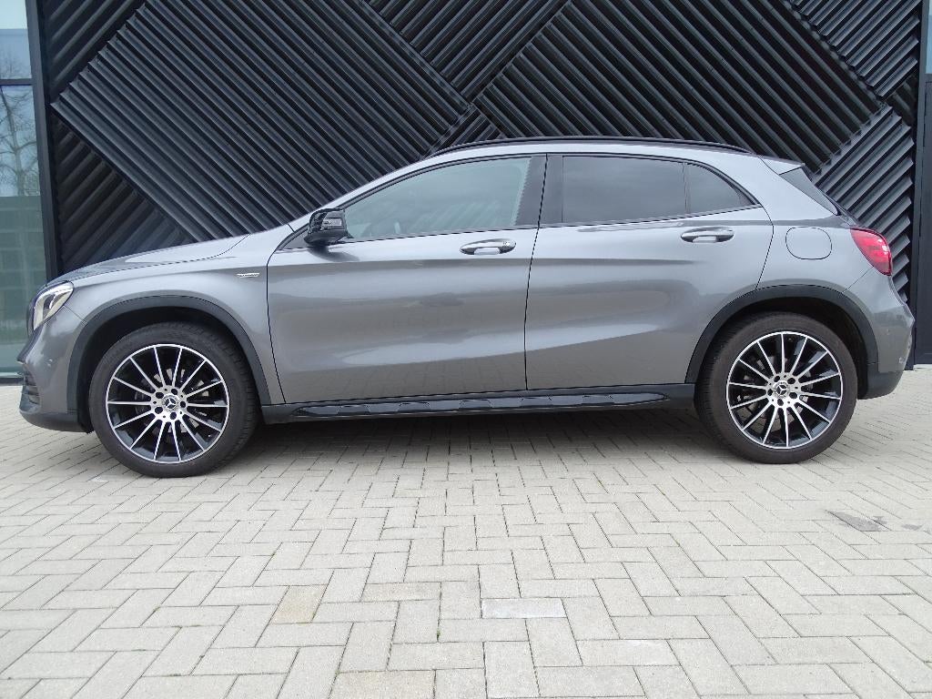 Mercedes-Benz GLA-klasse 200 Edition AMG Pano|trekh|Carmera, Cuir et Alcantara, Entretenue par le concessionnaire, Noir, 5 portes