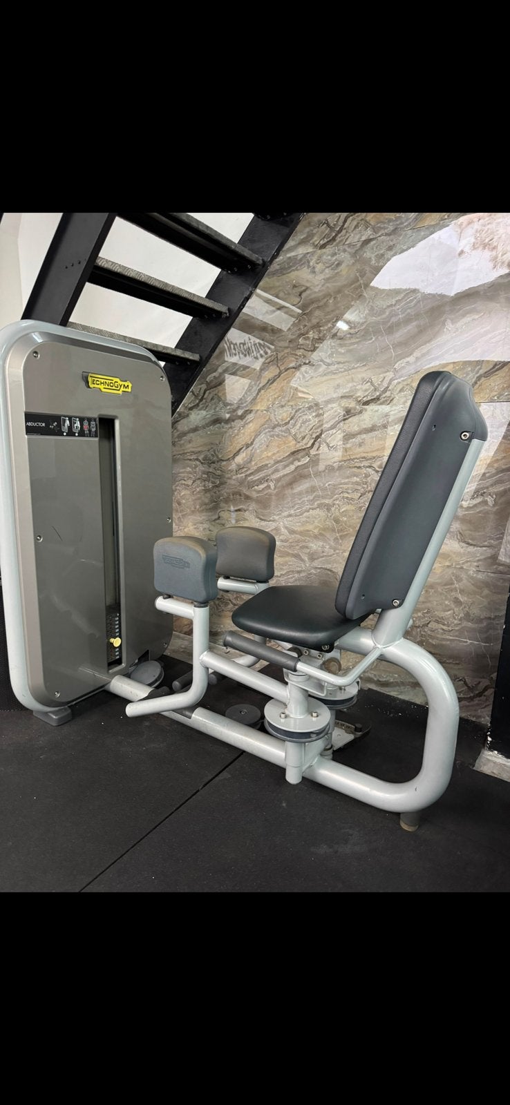 Technigym abduction, Enlèvement, Comme neuf