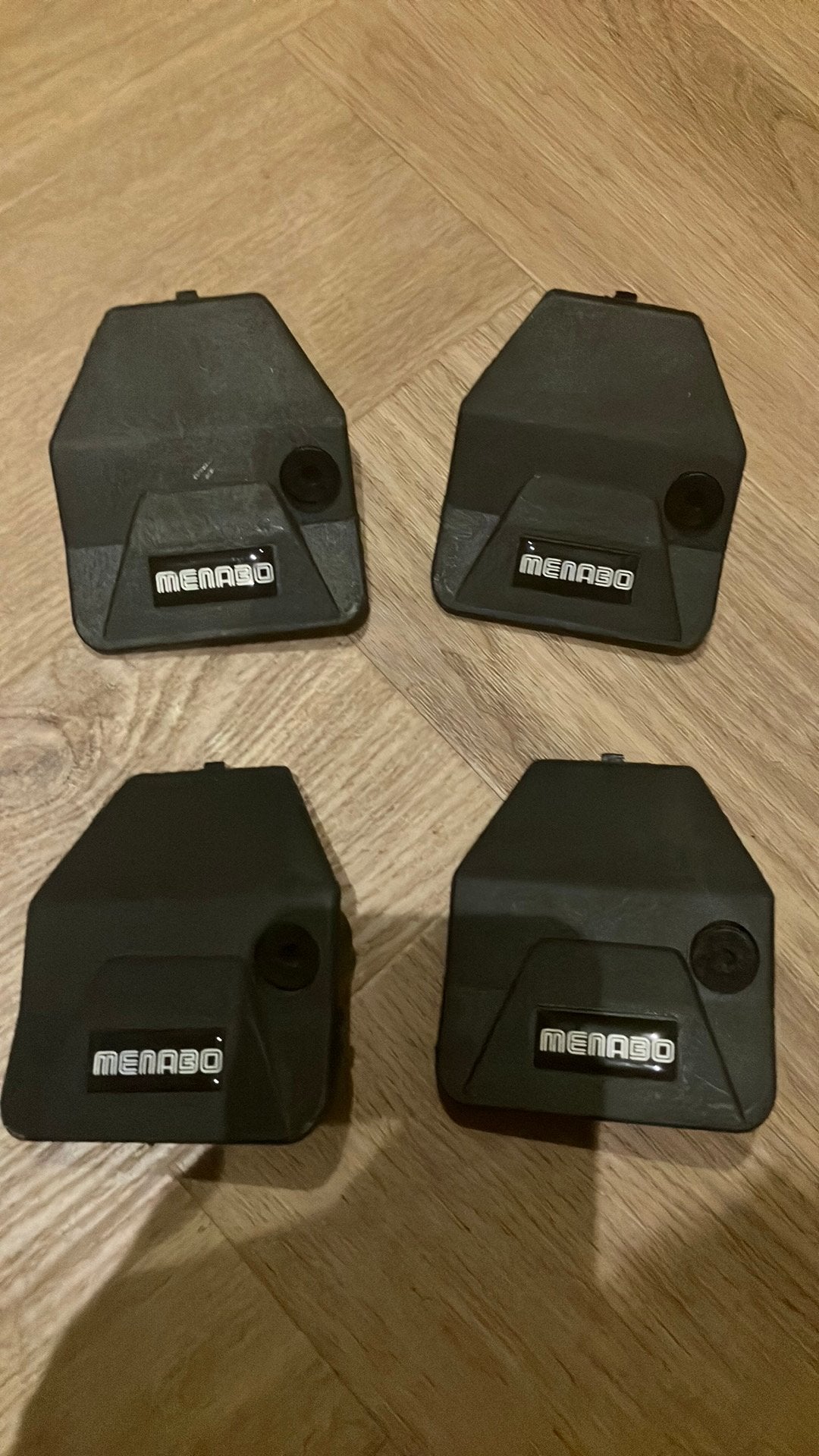 4 Menabo Kunststoffen Afdekkappen van Dakdragers, Autos : Divers, Porte-bagages, Enlèvement, Comme neuf
