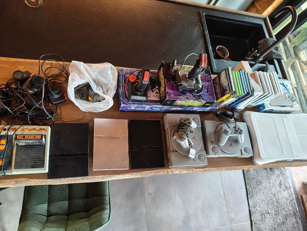 Ps1 / Ps2 / Wii / VHS boardgame / retro pong en toebehoren, Ophalen, Gebruikt, Met 3 controllers of meer, Met games