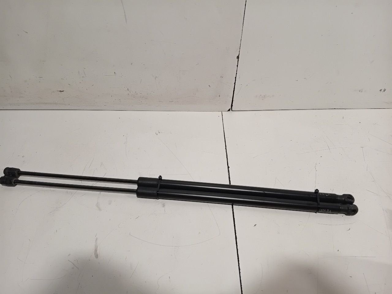 Gasdrukveerset achter BMW X3, Onderdelen@venauto.nl, Van der Ven Autorecycling B.V., Gebruikt, Ettenseweg 76, 4706 PB Roosendaal, The Netherlands