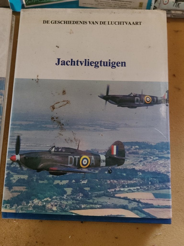 boek jachtvliegtuigen, Boeken, Ophalen of Verzenden, Zo goed als nieuw, Luchtmacht
