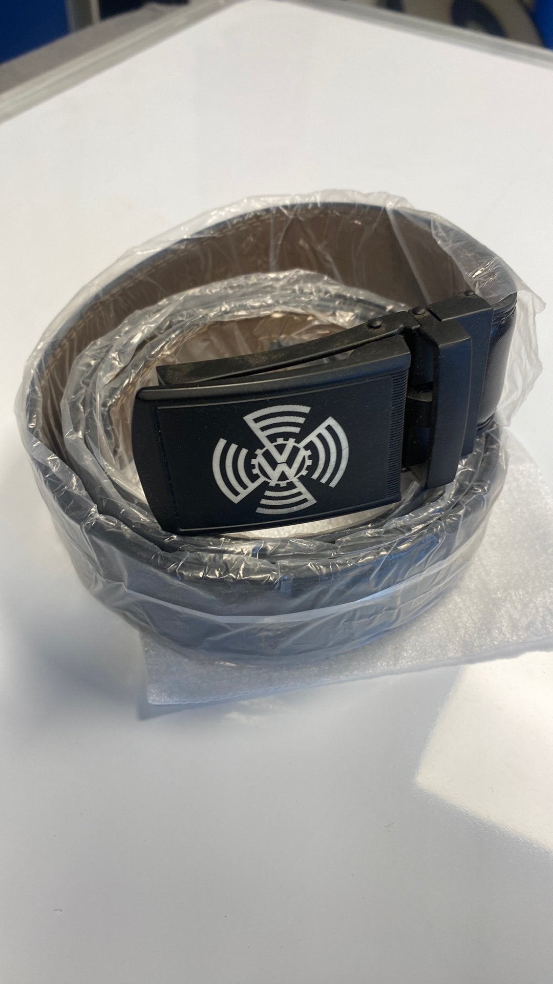Ceinture gravée Volkswagen, Neuf, Cuir véritable, Enlèvement ou Envoi, 115 cm ou plus