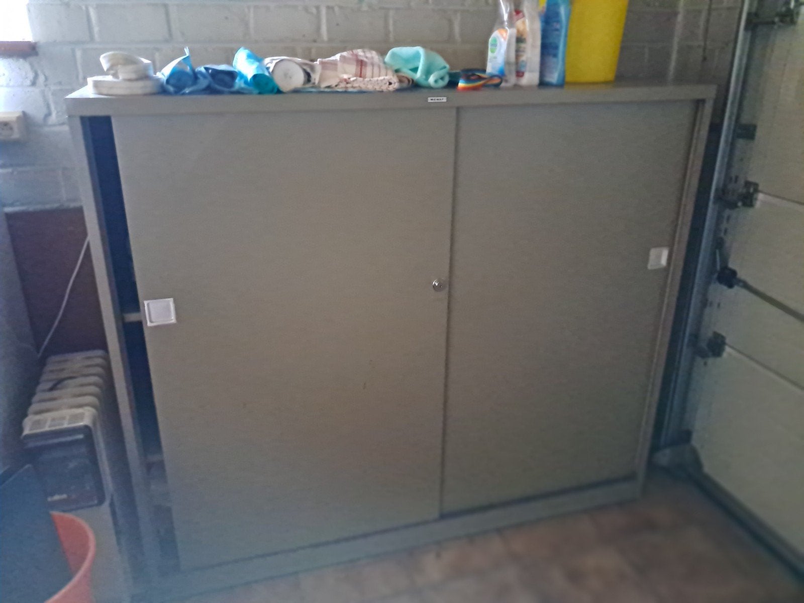 metalen kast, Ophalen