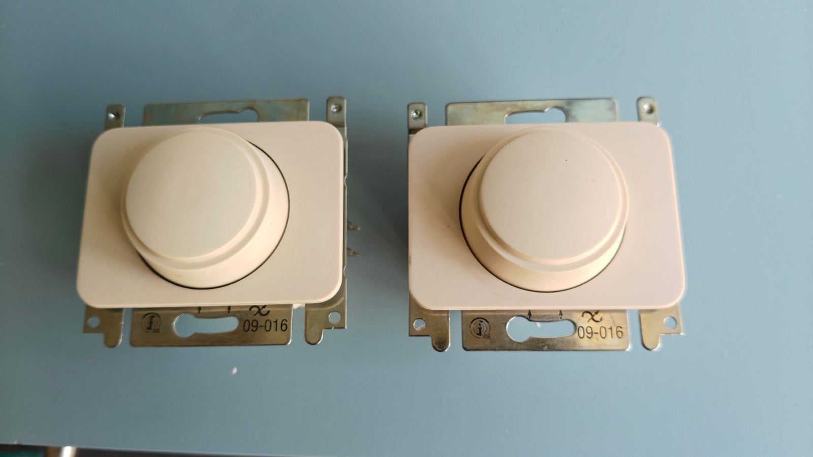2 NIKO dimmers oud model., Ophalen of Verzenden